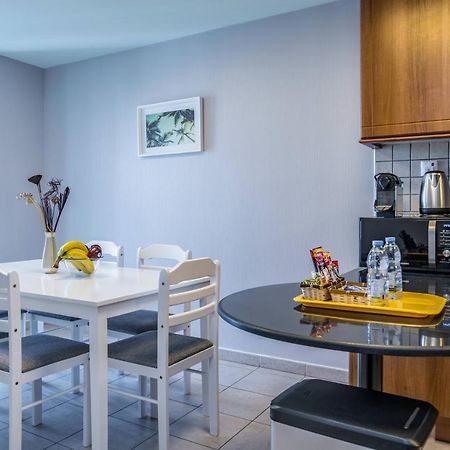 Yanjoon Holiday Homes - Princess Tower Apartments Дубай Екстериор снимка