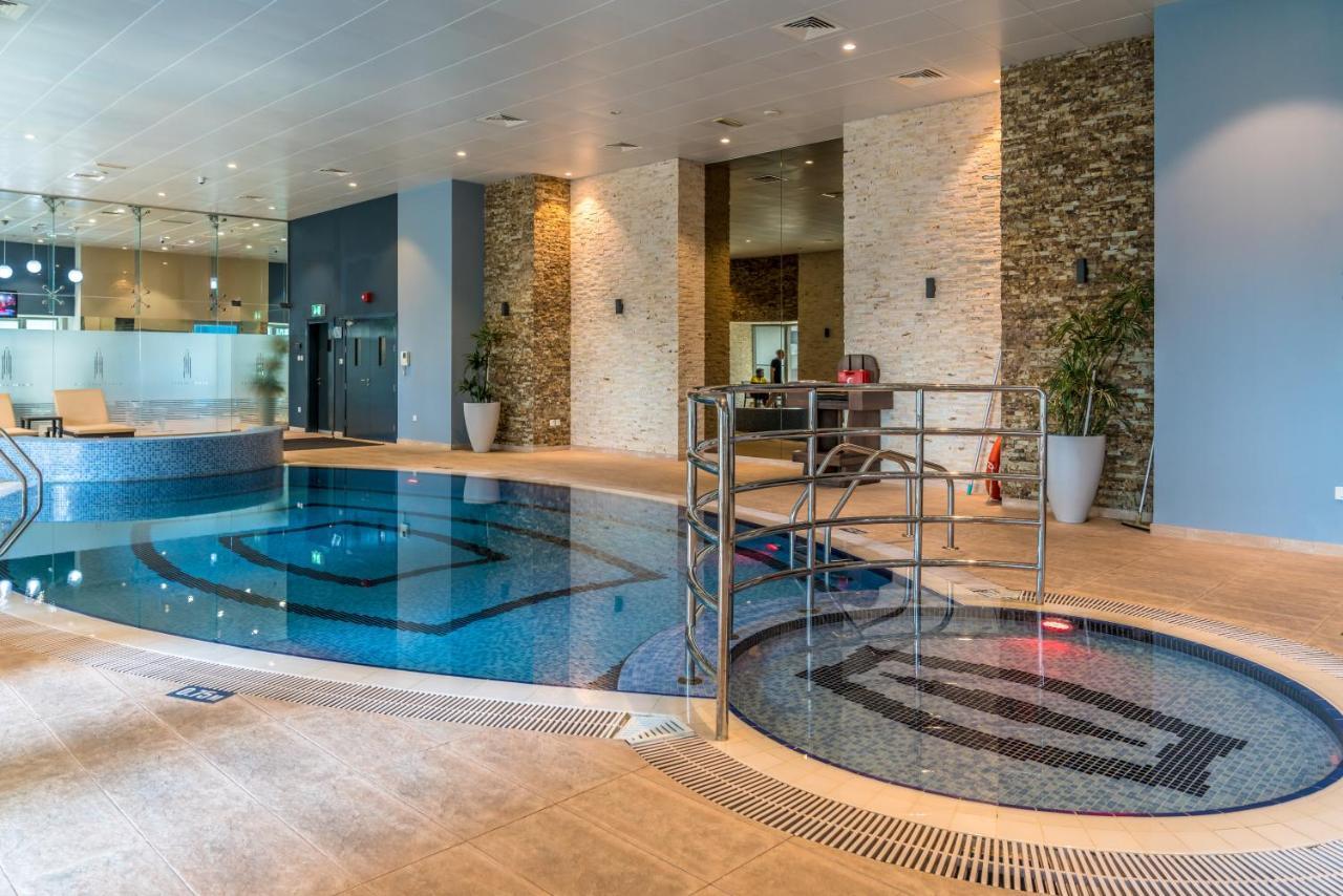 Yanjoon Holiday Homes - Princess Tower Apartments Дубай Екстериор снимка